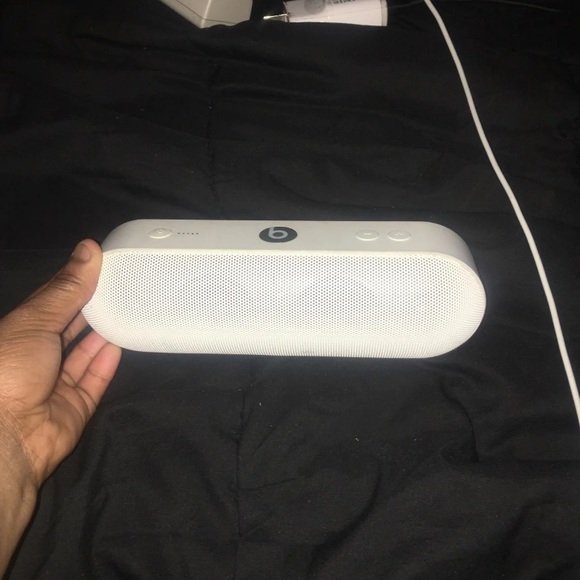 beats pill size